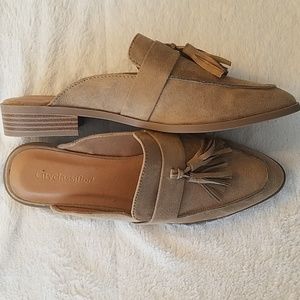 Tan suede tassel loafer/mules